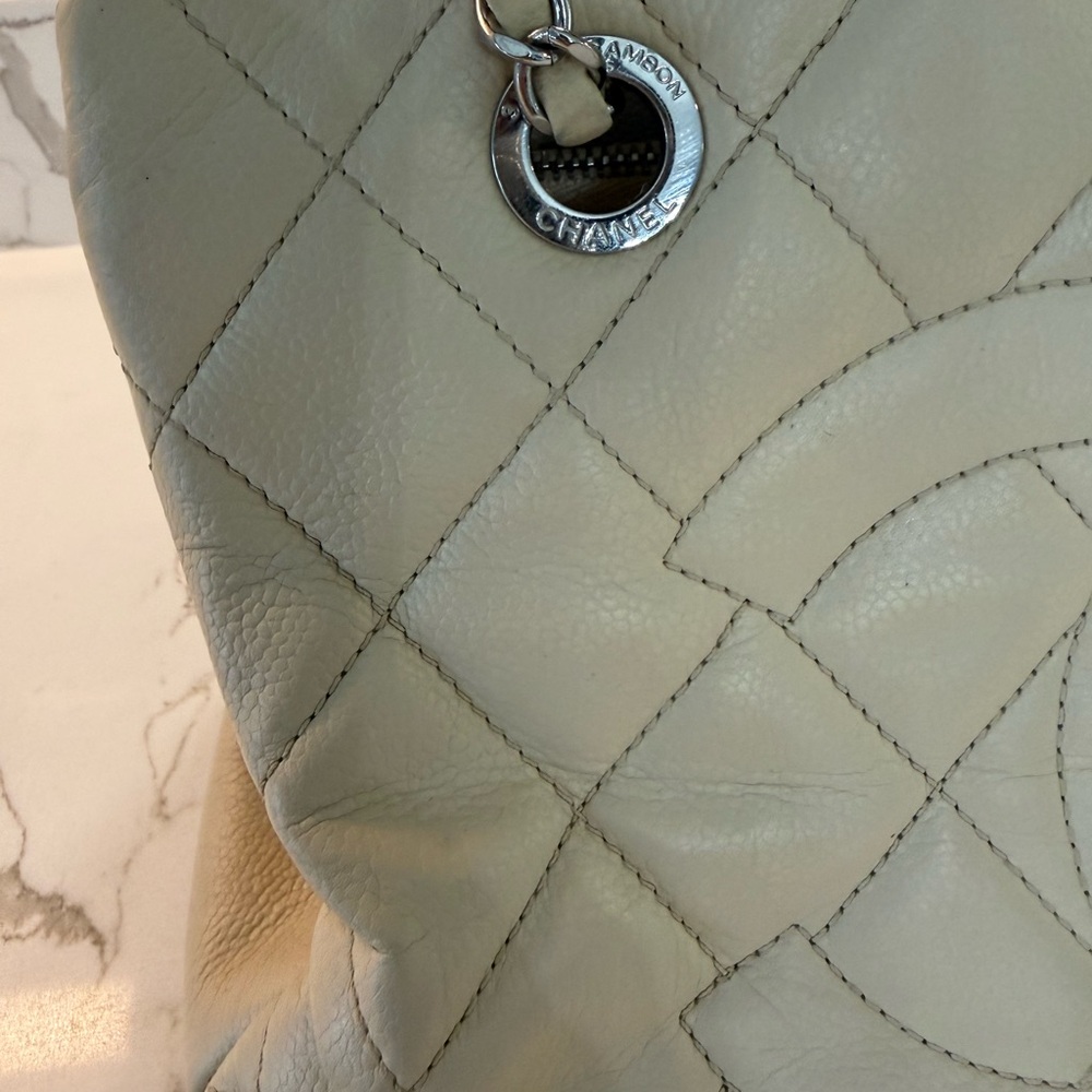 CHANEL Light Beige Quilted Shoulder Bag - Picture 6 of 17